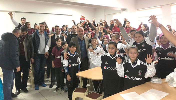 Beşiktaş Kdz. Ereğli Derneği’nden Çocuklara Hediye Forma