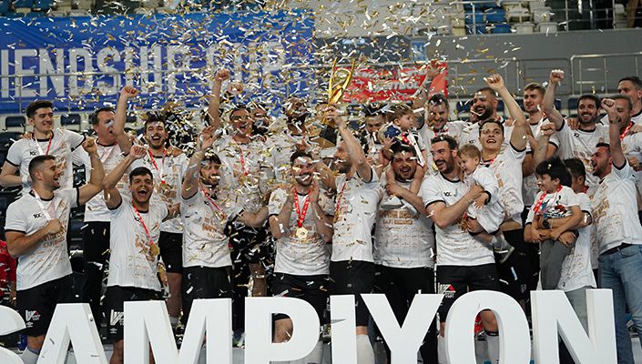 Beşiktaş Safi Çimento Hentbol Takımımız Kupasına Kavuştu