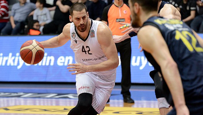 Beşiktaş Sompo Sigorta:73 Fenerbahçe Beko:74