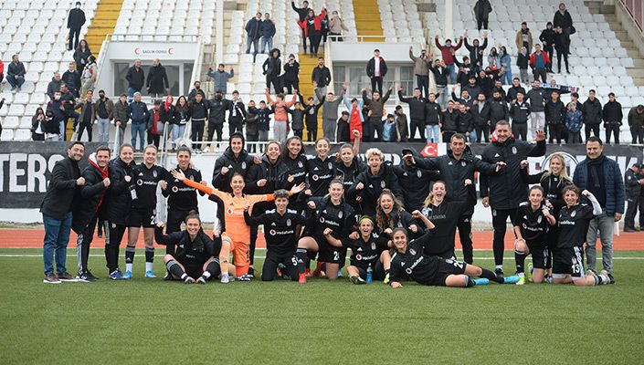 Beşiktaş Vodafone:6 Ataşehir Belediye Spor:3