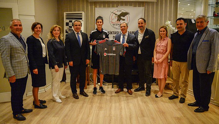 Beşiktaş Vodafone Takımımız, Ege Beşiktaşlı İş İnsanları Derneği’nin Üyeleriyle Buluştu