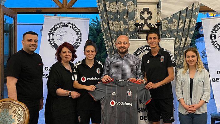 Beşiktaş Vodafone Takımımız, Gaziantep Beşiktaşlı Taraftarlar Derneği’nin Üyeleriyle Yemekte Buluştu