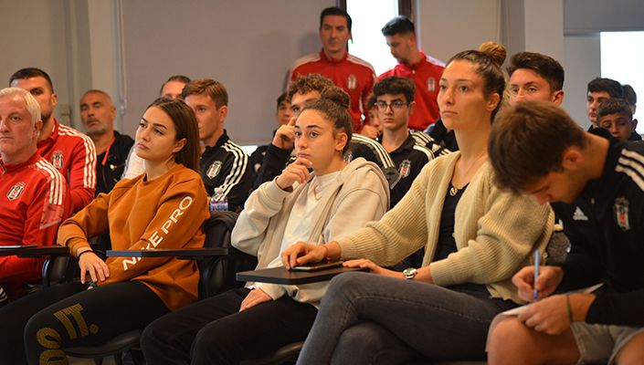 Beşiktaş Vodafone Takımımız ile Futbol Akademimizin Teknik Ekipleri ve Sporcuları Güncel Oyun Kuralları ile İlgili Eğitim Aldılar