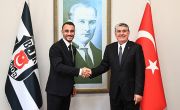 Beşiktaş sign Turkish right-back Gökhan Sazdağı 