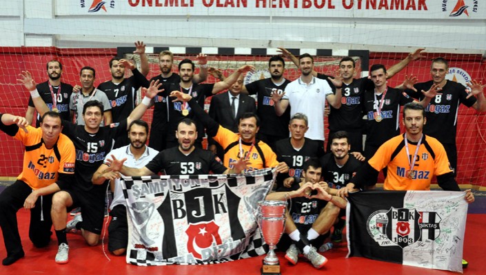 Beşiktaş Mogaz Takımımız Süper Kupayı Törenle Aldı