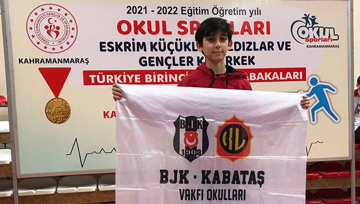 BJK KABATAŞ VAKFI Okulları Öğrencisi Güneş Ali Dilber, Eskrim Küçük Erkek Türkiye Şampiyonası’nda Şampiyon Oldu