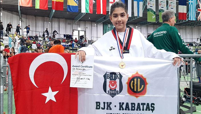 BJK KABATAŞ VAKFI Okulları’nın Avrupa Tekvando Şampiyonu Öğrencisi Can Helvacıoğlu’nu Tebrik Ederiz