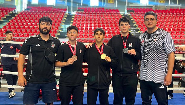 Boks Takımımızdan Biri Şampiyonluk Üç Derece