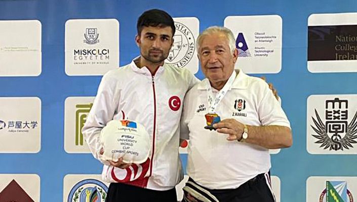 Boksörümüz Emin Erdoğdu, Üniversiteler Arası Dünya Boks Şampiyonası’nda Gümüş Madalya Kazandı
