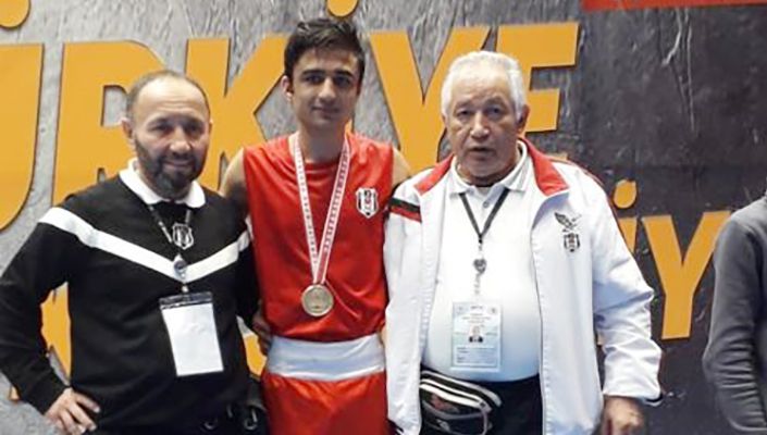 Boksörümüz Emin Erdoğdu Üniversiteler Arası Türkiye Boks Şampiyonu Oldu