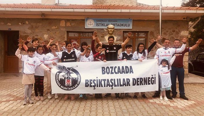 Bozcaada Beşiktaşlılar Derneği’nden Çocuklara Hediye Forma