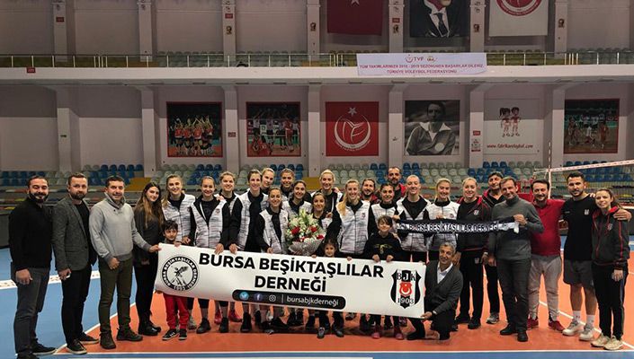 Bursa Beşiktaşlılar Derneği Kadın Voleybol Takımımızı Karşıladı