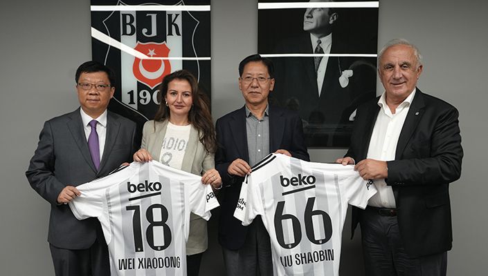 Çin Halk Cumhuriyeti Türkiye Büyükelçisi Liu Shaobin, Beşiktaş Stadyumu’nda Ağırlandı