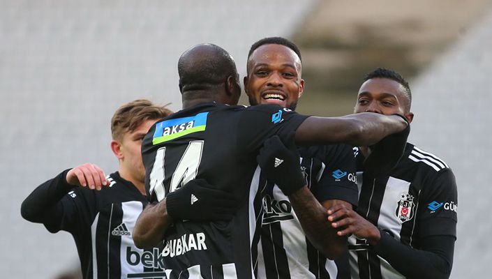 Cyle Larin: “İdmanlardaki emeklerimizin karşılığını sahada alıyoruz”