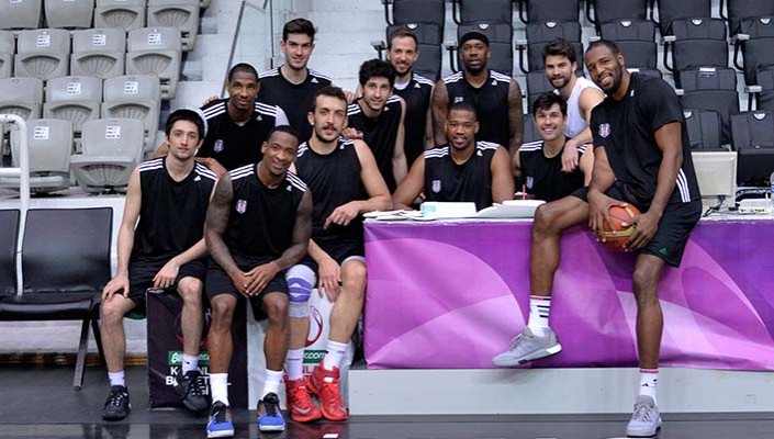 Lamont Hamilton'un Doğum Günü Kutlandı