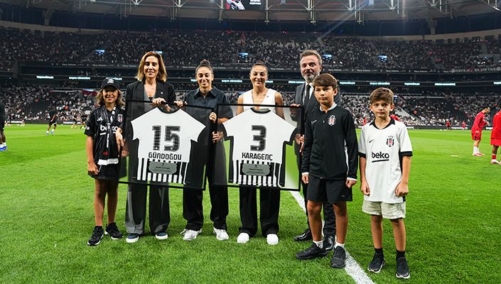 Didem Karagenç ile Başak Gündoğdu İçin Tüpraş Stadyumu’nda Tören Yapıldı