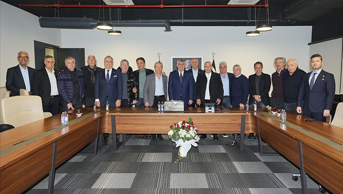Efsane Futbolcularımızdan Başkanımız Serdal Adalı’ya Ziyaret