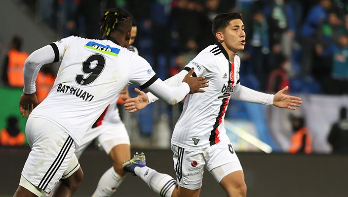 Emirhan lkhan of Besiktas JK dribbles with the ball past Papy News Photo  - Getty Images