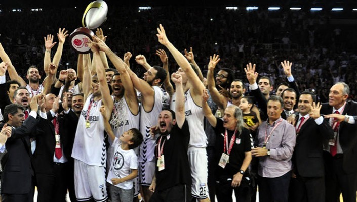 Erkek Basketbol Takımımıza Ödül