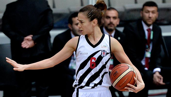 Esra Erden Atacan 1 Yıl Daha Beşiktaş'ta 