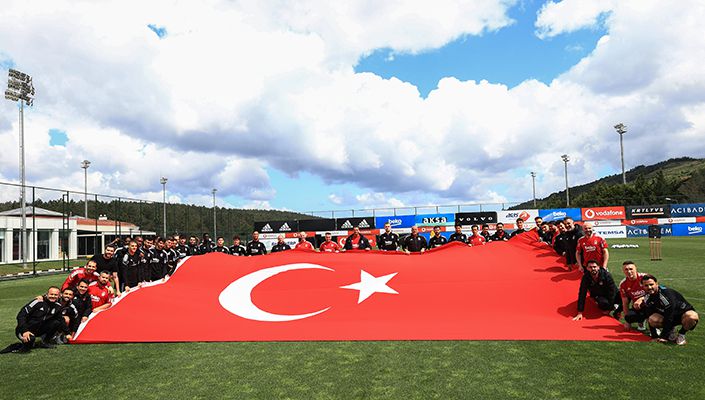 Futbol A Takımımızdan 19 Mayıs Kutlaması