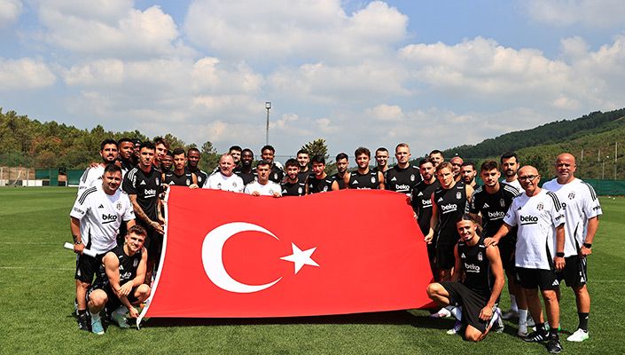 Futbol A Takımımızdan 30 Ağustos Zafer Bayramı Kutlaması