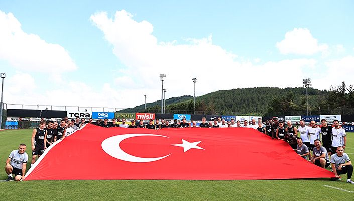 Futbol A Takımımızdan 30 Ağustos Zafer Bayramı Kutlaması
