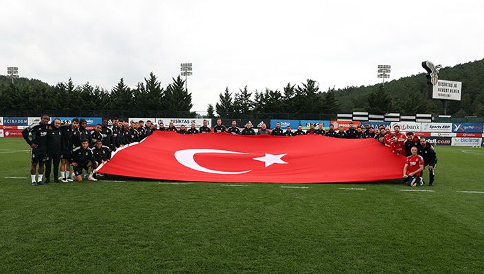 Futbol A Takımımızdan Cumhuriyet Bayramı Kutlaması