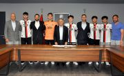 Futbol Akademimizden Yetişen Beş Sporcumuzla Sözleşme İmzalandı