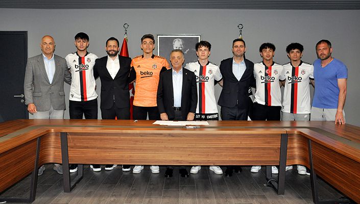 Futbol Akademimizden Yetişen Beş Sporcumuzla Sözleşme İmzalandı
