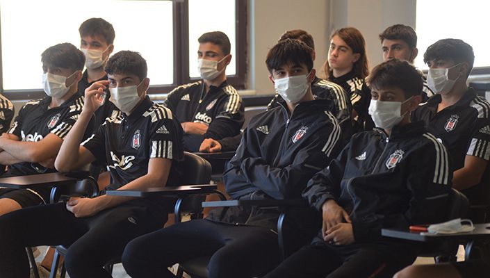 Futbol Akademimizin Sporcuları, Akademik Gelişim Dinamikleri ve Spordaki Önemi Konulu Eğitim Aldı