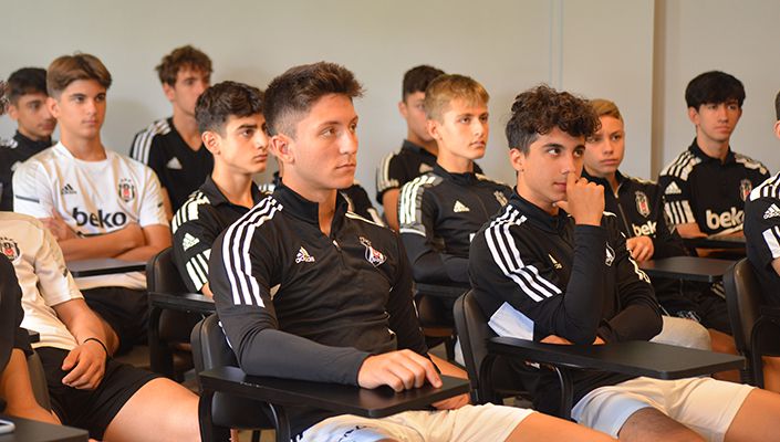 Futbol Akademimizin Teknik Ekibi ve Sporcuları, “Sporda Çocuk Koruma” ile “Fair Play, Irkçılık ve Ayrımcılığı Önleme” Eğitimleri Aldılar