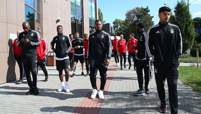 Futbol Takımımız, Bratislava’da Yürüyüş Yaptı