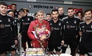 Futbolcularımızdan Teknik Direktörümüz Şenol Güneş’e Öğretmenler Günü Kutlaması