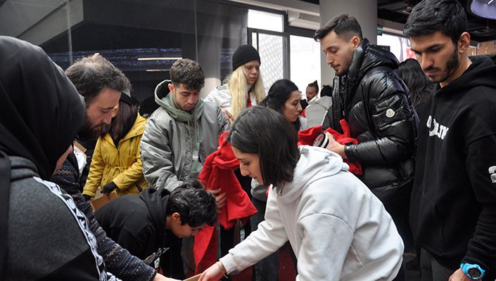 Futbolcularımızdan Vodafone Park Deprem Yardım Merkezi’ne Ziyaret