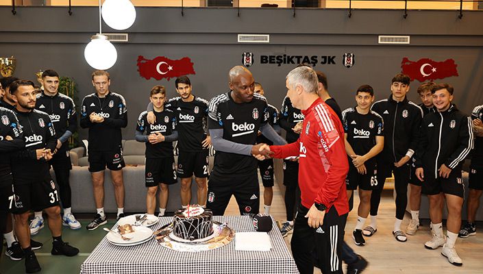 Futbolcumuz Atiba Hutchinson’ın Doğum Günü Kutlandı