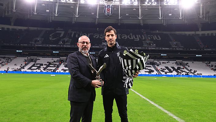 Futbolcumuz Salih Uçan’a 100. Maç Töreni