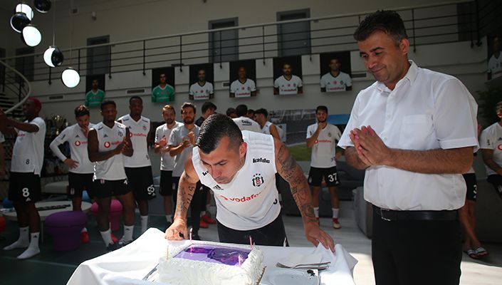 Gary Medel’in Doğum Günü Kutlandı