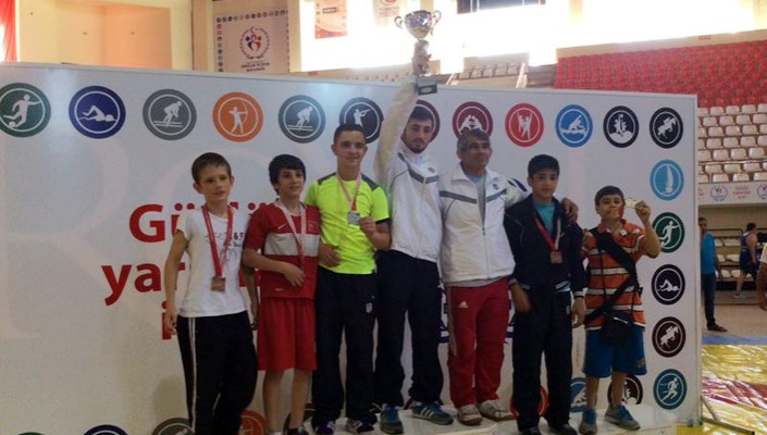 Güreş Takımımız Üç Şampiyonluk Kazandı
