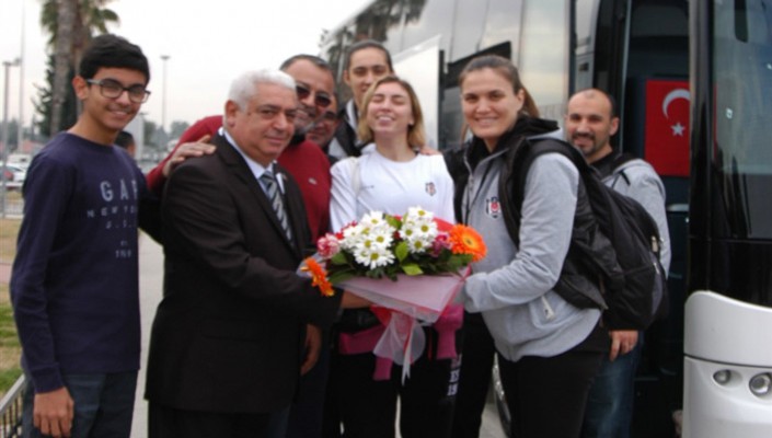Adana İş Adamları Derneği Başkanı Vedat Kolcuoğlu'ndan Kadın Basketbol Takımımıza Destek