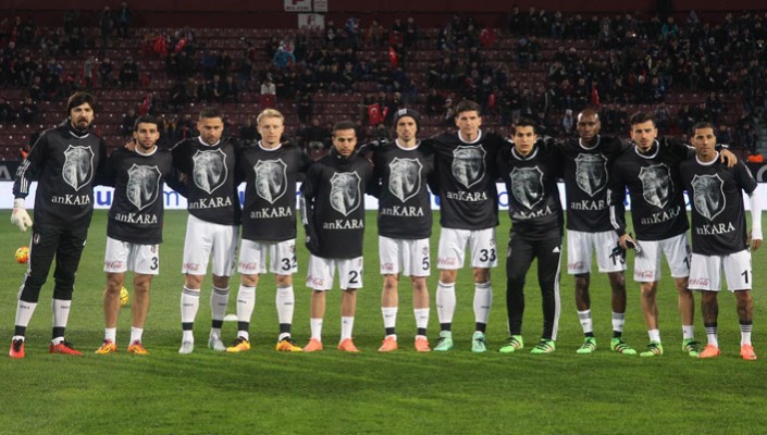 Futbol Takımımız, Ankara'daki Saldırıya Tepki İçin Siyah Tişöretlerle Isınmaya Çıktı