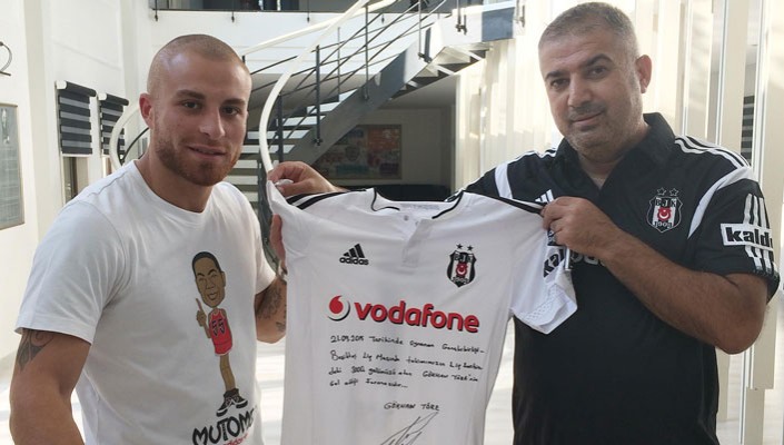 Gökhan Töre 3000. Golümüzü Attığı Formasını BJK Müzesine Hediye Etti