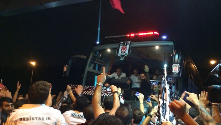 Futbol Takımımıza Ümraniye’de Coşkulu Karşılama