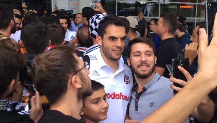 Antalya’da Taraftarlarımız, Futbol Takımımızı Coşkuyla Karşıladı 