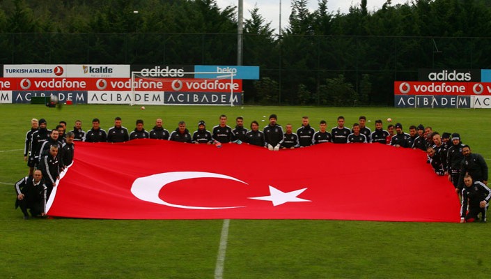 Futbol Takımımız Cumhuriyetimizin 92. Yılını Kutladı