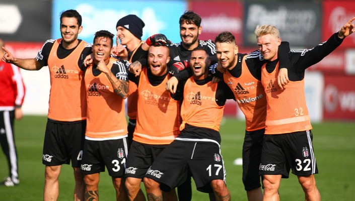 Futbol Takımımız Hibrit Çimde İlk Antrenmanını Yaptı