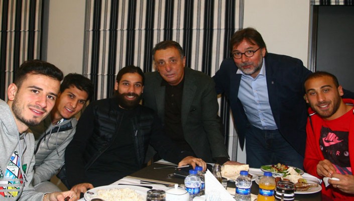 Yönetim Kurulu Üyelerimiz ve Futbol Takımımız Yemekte Bir Araya Geldi