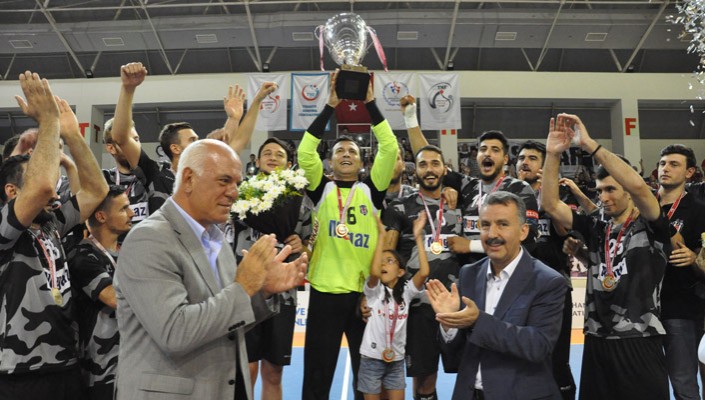 Şampiyon Beşiktaş Mogaz Takımımız Törenle Kupasını Aldı 