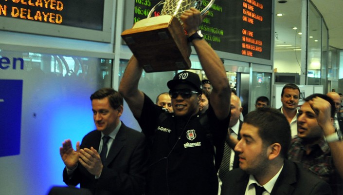 Şampiyon Beşiktaş Milangaz İstanbul'da Coşkuyla Karşılandı