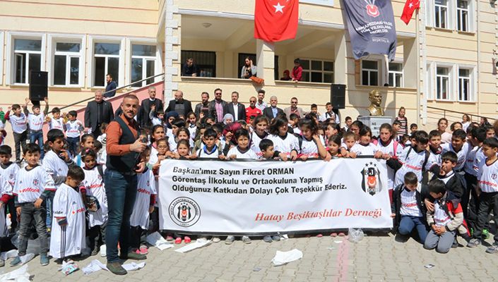 Hatay Beşiktaşlılar Derneği’nden Öğrencilere Hediye Forma